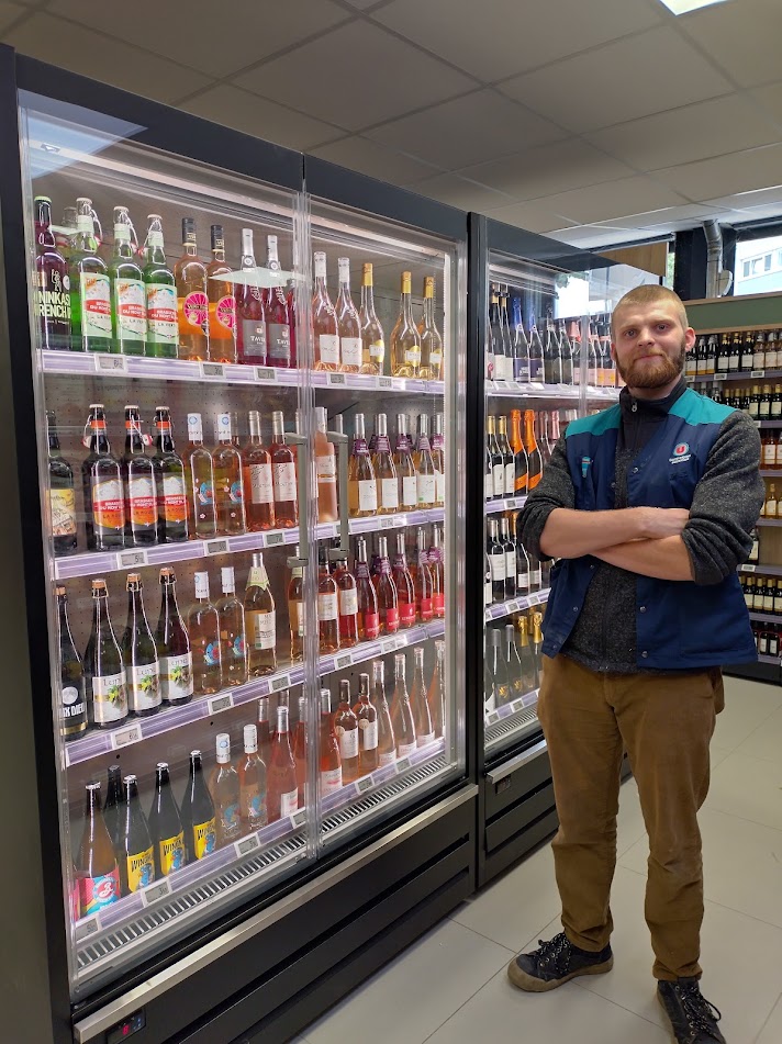 Implantation et bouteilles réfrigérées